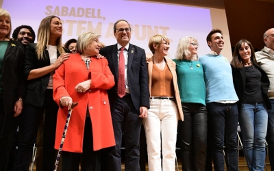 Ciuró al centre de la fotografia amb el suport del partit | Roger Benet